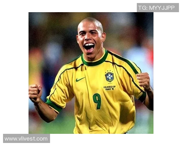 十月出生的足球巨星有哪些，他们的足球生涯和成就如何