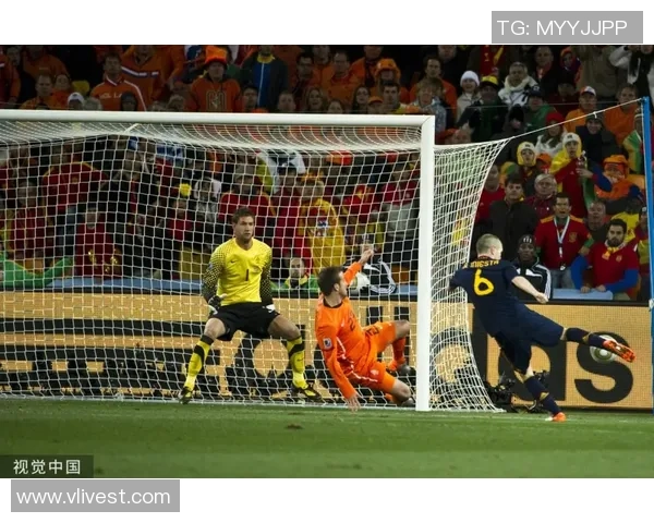 足球场上的英雄与激情球迷共舞共赢的传奇瞬间